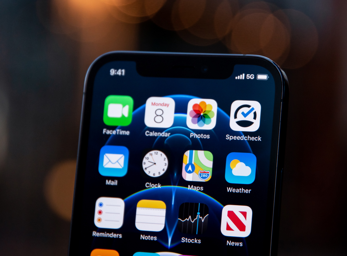 八宿苹果手机维修分享为什么 iPhone 12 在冬季会自动关机 